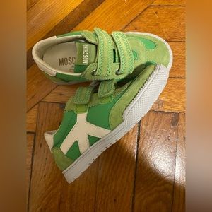 Moschino shoes grin color